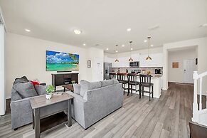 Poolside Delight. Whimsical Themed Rooms and Ps5!