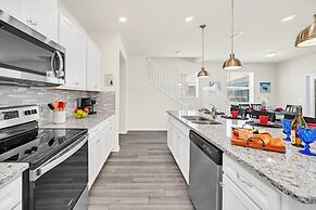 Poolside Delight. Whimsical Themed Rooms and Ps5!