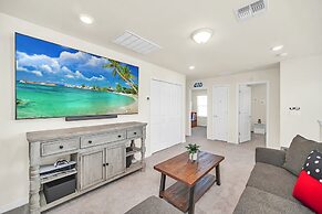 Poolside Delight. Whimsical Themed Rooms and Ps5!