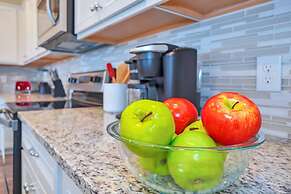 Poolside Delight. Whimsical Themed Rooms and Ps5!