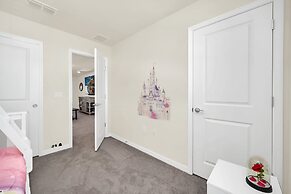 Poolside Delight. Whimsical Themed Rooms and Ps5!