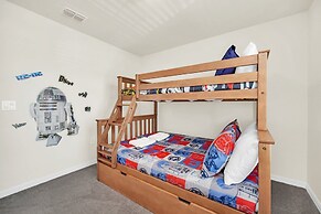 Poolside Delight. Whimsical Themed Rooms and Ps5!