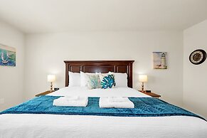 Poolside Delight. Whimsical Themed Rooms and Ps5!