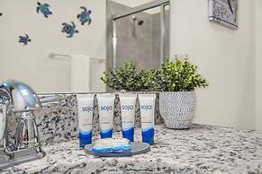 Poolside Delight. Whimsical Themed Rooms and Ps5!