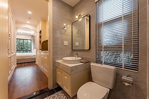 Golden Sun Apartment & Hotel