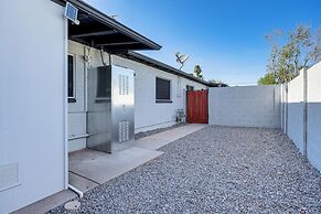 ~ 4 Mi to Old Town Scottsdale: Tempe Duplex
