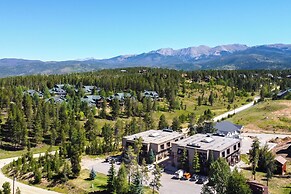 Elevated Fraser Condo w/ Mountain View & Amenities