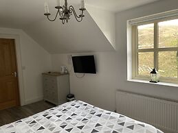 Rostrevor Valley Holiday Park- En-suite Rooms with Hot tub and Private