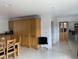 Rostrevor Valley Holiday Park- En-suite Rooms with Hot tub and Private