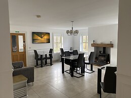 Rostrevor Valley Holiday Park- En-suite Rooms with Hot tub and Private