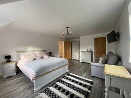 Rostrevor Valley Holiday Park- En-suite Rooms with Hot tub and Private