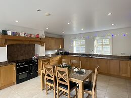 Rostrevor Valley Holiday Park- En-suite Rooms with Hot tub and Private