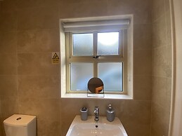 Rostrevor Valley Holiday Park- En-suite Rooms with Hot tub and Private