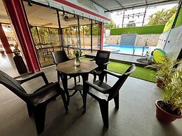 Girivihar Holiday club - Pure Veg