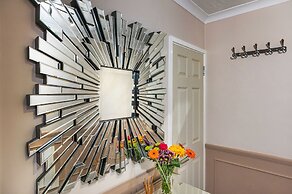 Stunning 2-bed Apartment in Windsor - Free Parking