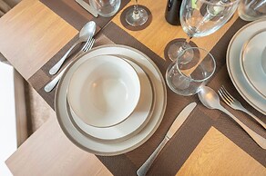 Stunning 2-bed Apartment in Windsor - Free Parking