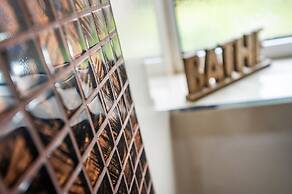 Stunning 2-bed Apartment in Windsor - Free Parking