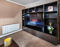 Stunning 2-bed Apartment in Windsor - Free Parking