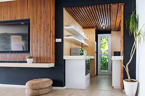 Phaedrus Living: Seaview Luxury Flat Athina Grenada