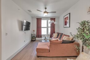 Location! Location! Cozy & Luxe 1 Bedroom Apts by Redawning