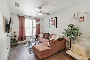 Location! Location! Cozy & Luxe 1 Bedroom Apts by Redawning