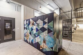 Location! Location! Cozy & Luxe 1 Bedroom Apts by Redawning