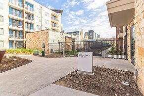 Location! Location! Cozy & Luxe 1 Bedroom Apts by Redawning