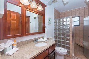 Pineapple Villa 142 2 Bedroom Condo by RedAwning