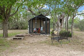 Outlaw Love 1 Bedroom Cabin by Redawning