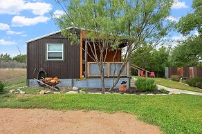 Outlaw Love 1 Bedroom Cabin by Redawning