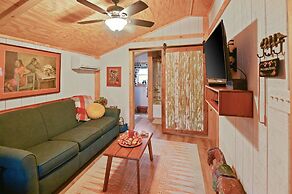 Outlaw Love 1 Bedroom Cabin by Redawning