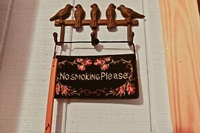 Outlaw Love 1 Bedroom Cabin by Redawning