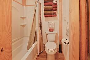 Outlaw Love 1 Bedroom Cabin by Redawning