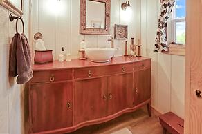 Outlaw Love 1 Bedroom Cabin by Redawning