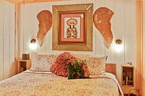 Outlaw Love 1 Bedroom Cabin by Redawning