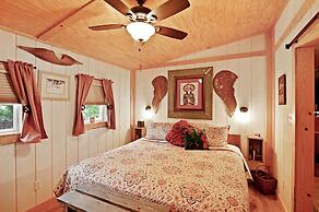 Outlaw Love 1 Bedroom Cabin by Redawning