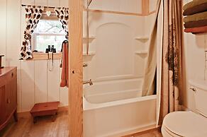 Outlaw Love 1 Bedroom Cabin by Redawning