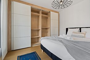 Stylish Apt in Cloche dOr w balconyID233