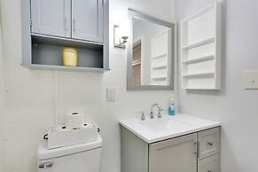 Near Parks & Lakes: Pet-friendly Winnie Cottage