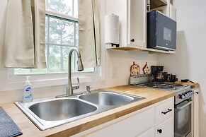 Near Parks & Lakes: Pet-friendly Winnie Cottage