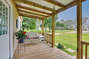 Near Parks & Lakes: Pet-friendly Winnie Cottage