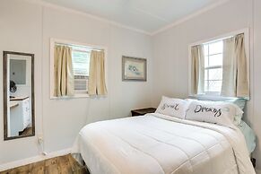 Near Parks & Lakes: Pet-friendly Winnie Cottage