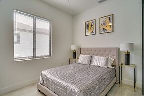 Pool & Outdoor Kitchen: Waterfront Cape Coral Home