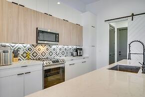 Pool & Outdoor Kitchen: Waterfront Cape Coral Home