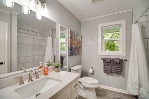 Bella Vista Vacation Rental Near Lake Access!