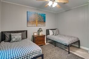 Bella Vista Vacation Rental Near Lake Access!