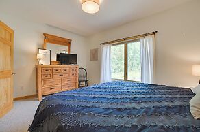 Modern Bellaire Condo: Pool Access, Near Skiing!