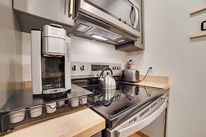 Modern Bellaire Condo: Pool Access, Near Skiing!