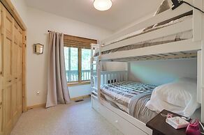 Modern Bellaire Condo: Pool Access, Near Skiing!