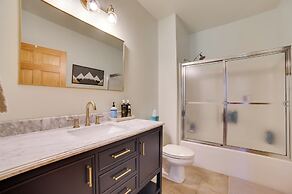 Modern Bellaire Condo: Pool Access, Near Skiing!